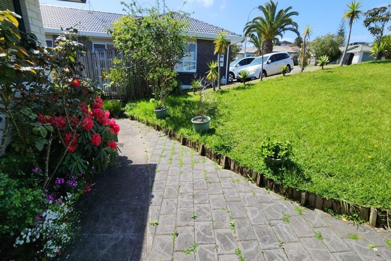 Photo of property in 20 Mercury Lane, Windsor Park, Auckland, 0632