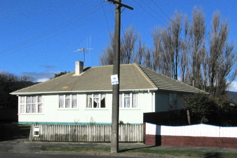Photo of property in 11 Totara Place, Otaki, 5512