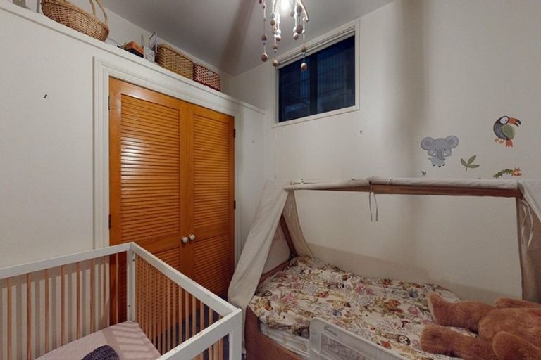 Photo of property in Endeavour Apartments, 10/125 Thorndon Quay, Pipitea, Wellington, 6011