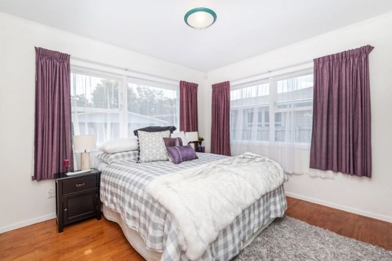 Photo of property in 6 Gill Avenue, Te Atatu Peninsula, Auckland, 0610