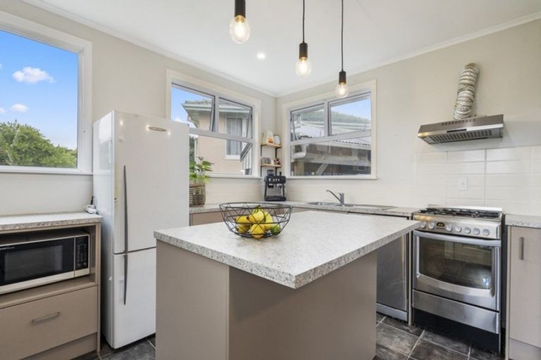 Photo of property in 9 Anson Place, Westown, New Plymouth, 4310