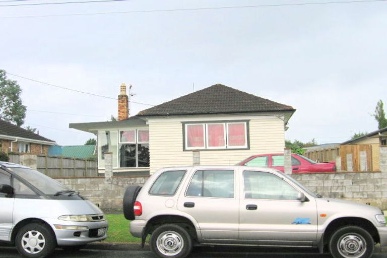 Photo of property in 26 Kamara Road, Glen Eden, Auckland, 0602