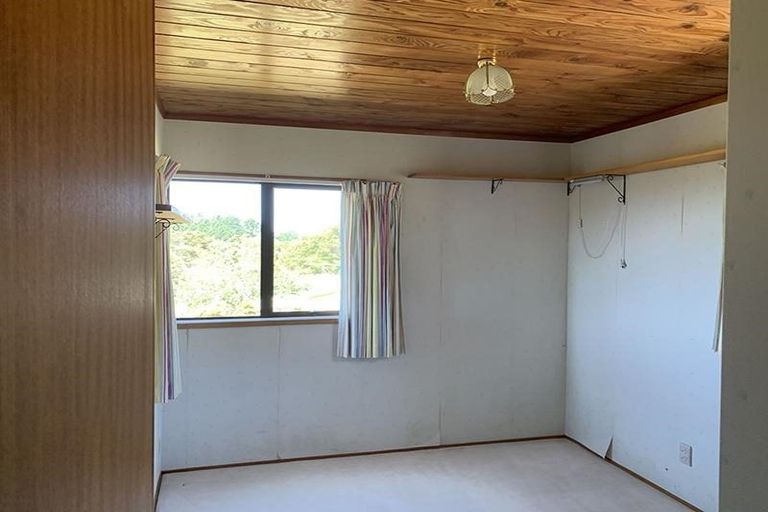 Photo of property in 15 Te Henga Road, Waitakere, Henderson, 0781