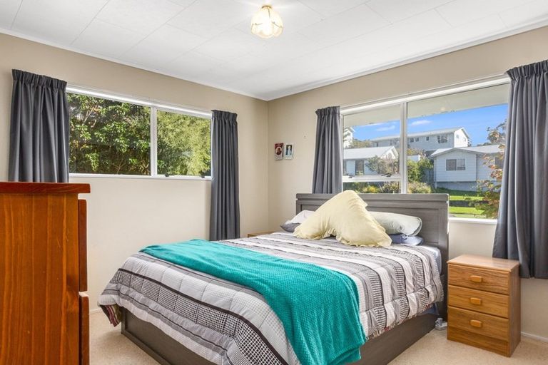 Photo of property in 100 Omapere Street, Whitby, Porirua, 5024