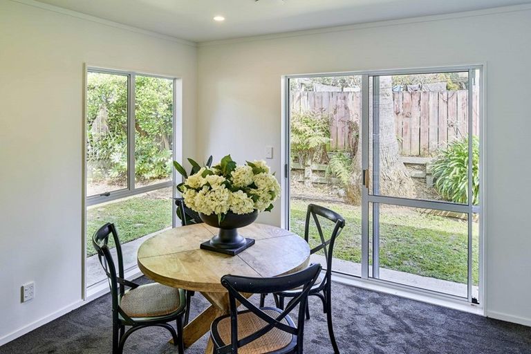 Photo of property in 5a Grays Road, Plimmerton, Porirua, 5026