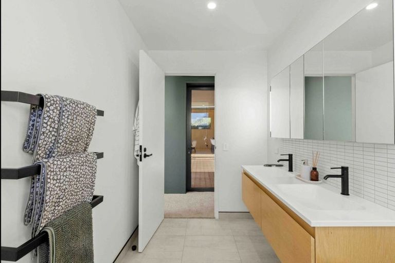 Photo of property in 6 Stockyard Lane, Jacks Point, Queenstown, 9371