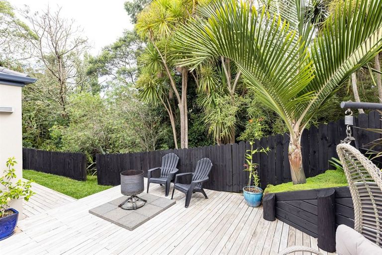 Photo of property in 13 Berkshire Terrace, Massey, Auckland, 0614
