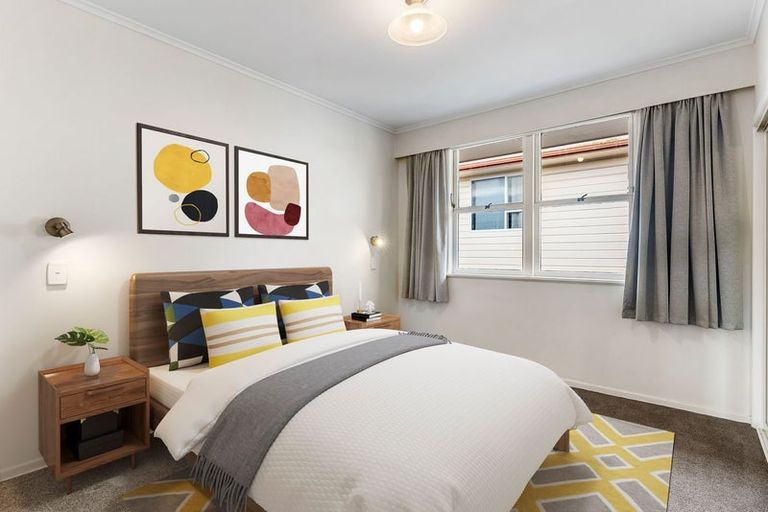 Photo of property in 120 Gossamer Drive, Pakuranga Heights, Auckland, 2010