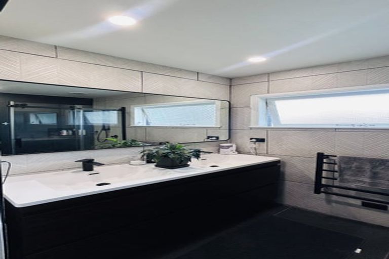 Photo of property in 70 Rosehill Drive, Rosehill, Papakura, 2113