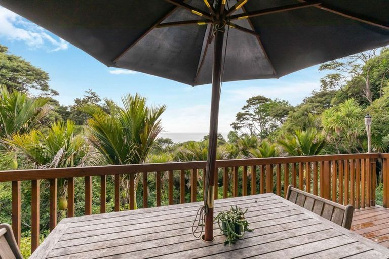 Photo of property in 34 Kauri Point Road, Laingholm, Auckland, 0604