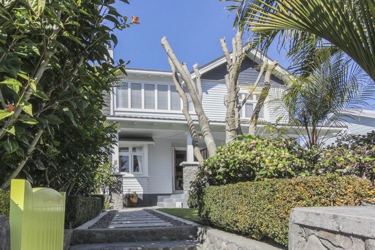 Photo of property in 15 Wallace Place, Westown, New Plymouth, 4310