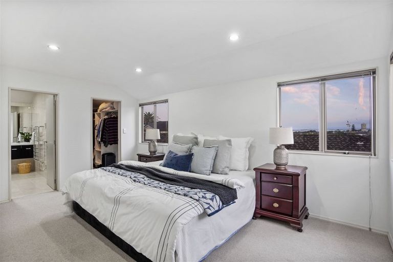 Photo of property in 23 East Coast Road, Milford, Auckland, 0620