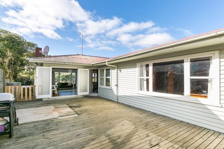 Photo of property in 136 Broderick Road, Johnsonville, Wellington, 6037