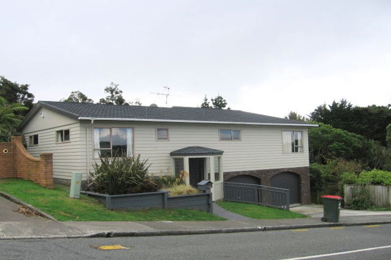 Photo of property in 25 Padnell Crescent, Paparangi, Wellington, 6037