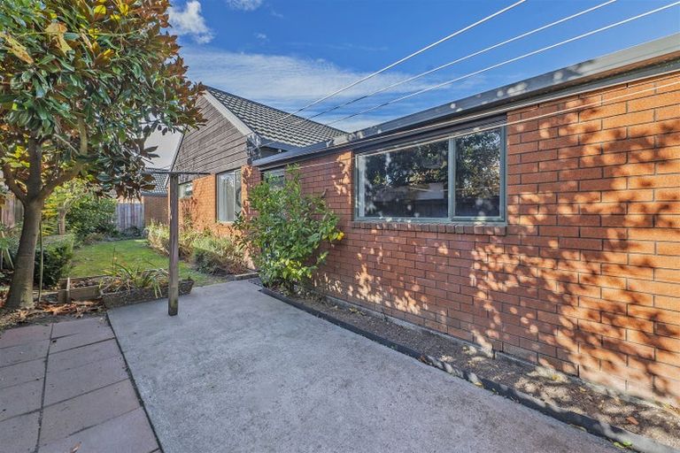 Photo of property in 3/118a Sawyers Arms Road, Northcote, Christchurch, 8052