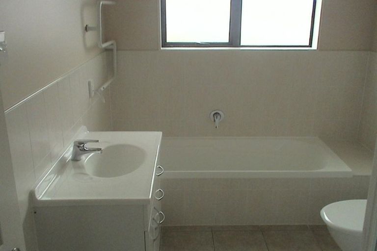 Photo of property in 1 Glenveagh Park Drive, Manurewa, Auckland, 2102