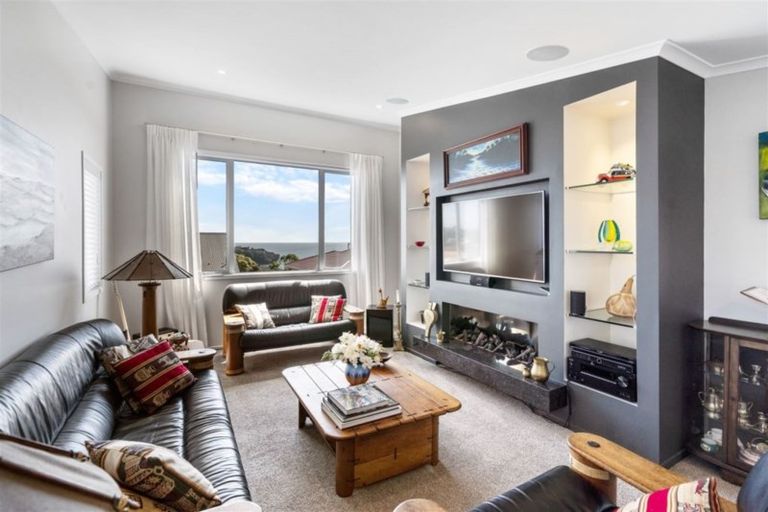 Photo of property in 2/9 Folkestone Street, Murrays Bay, Auckland, 0630