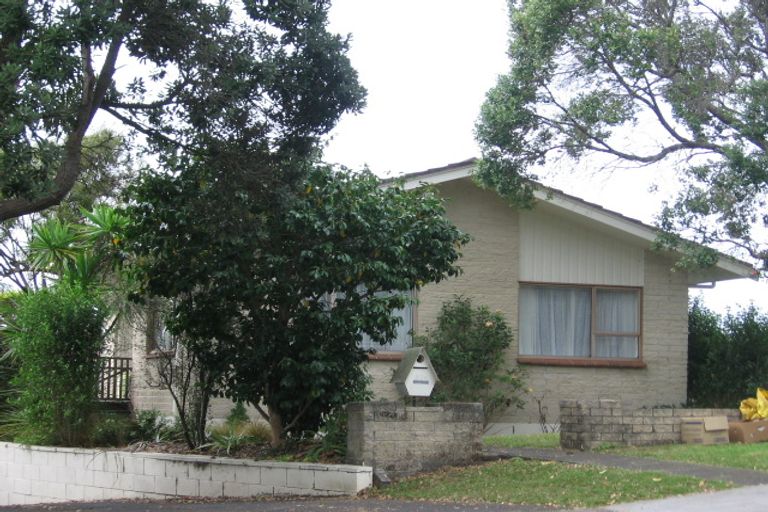 Photo of property in 2/83 Daffodil Street, Titirangi, Auckland, 0604