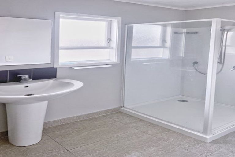 Photo of property in 4 Clutha Crescent, Clover Park, Auckland, 2023