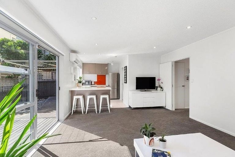 Photo of property in 5a Duke Street, Mount Victoria, Wellington, 6011