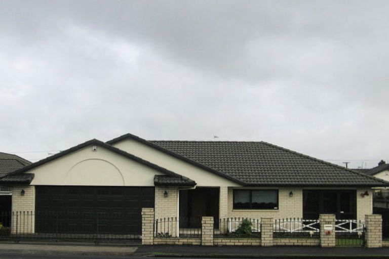 Photo of property in 331 Great South Road, Papakura, 2110