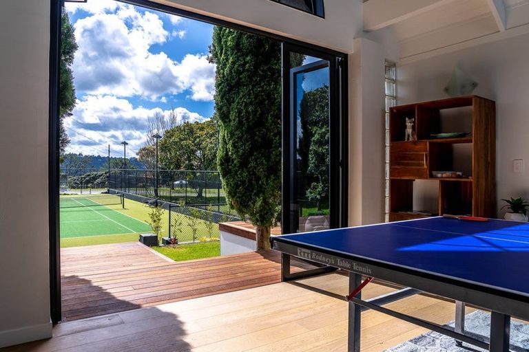 Photo of property in 211 Schnapper Rock Road, Schnapper Rock, Auckland, 0632