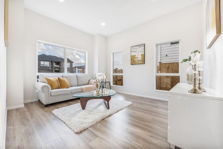 Photo of property in 12 Haku Road, Flat Bush, Auckland, 2019