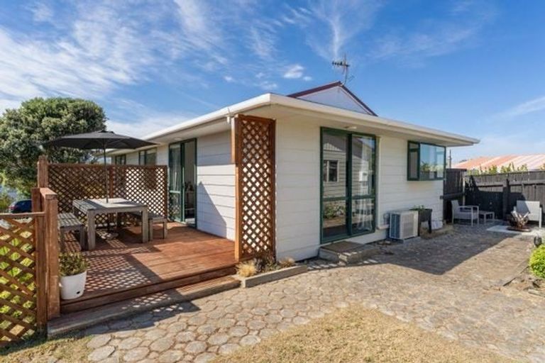 Photo of property in 31 Rutherford Drive, Waikanae Beach, Waikanae, 5036