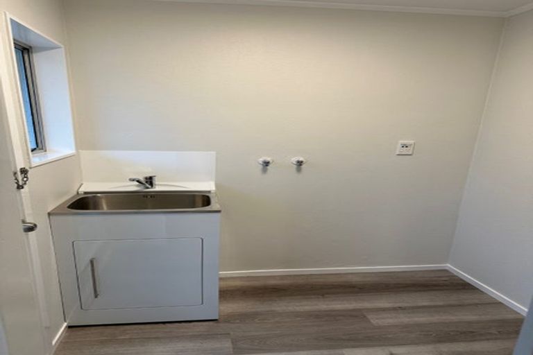 Photo of property in 33 Woolwich Close, Whitby, Porirua, 5024