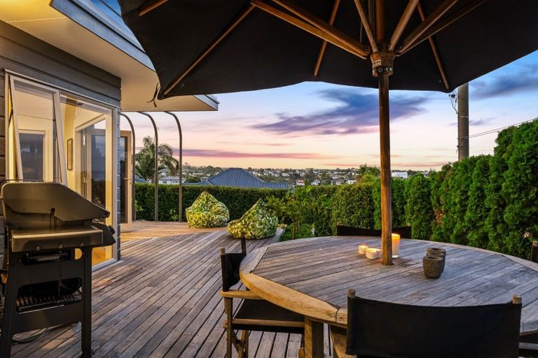 Photo of property in 25 Kowhai Road, Mairangi Bay, Auckland, 0630