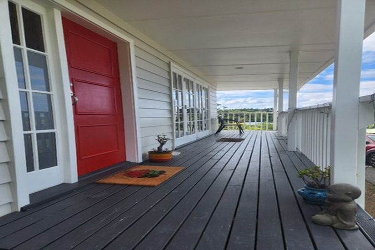 Photo of property in 9 Trosk Place, Waiuku, 2123