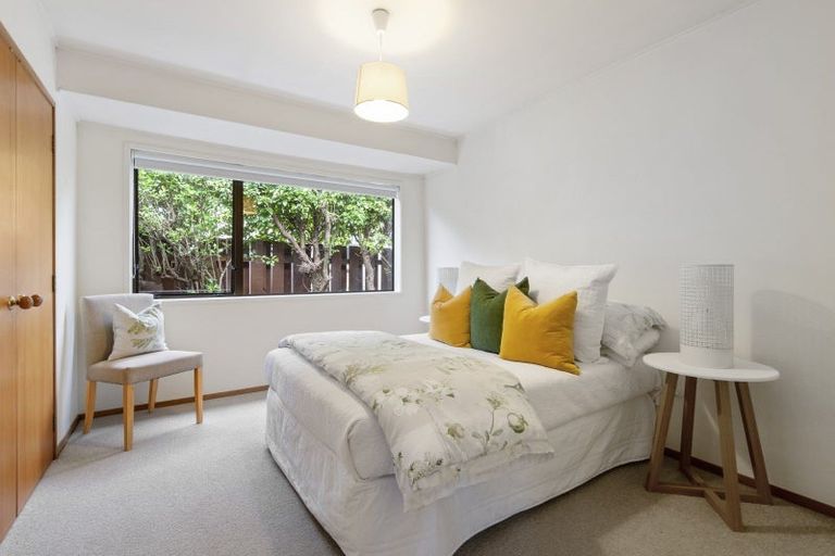 Photo of property in 33 Uppingham Crescent, Hillcrest, Auckland, 0627