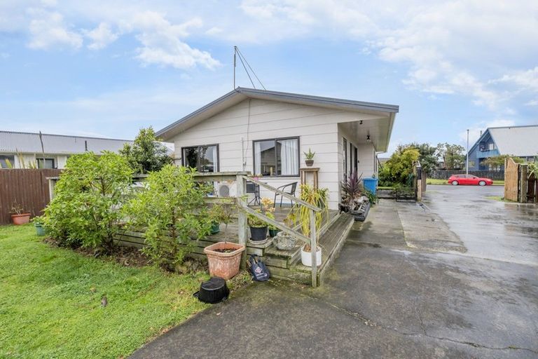 Photo of property in 9 Simcox Street, Otaki Beach, Otaki, 5512