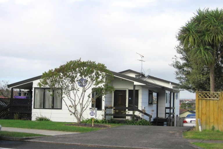 Photo of property in 35 Gosford Drive, Botany Downs, Auckland, 2010