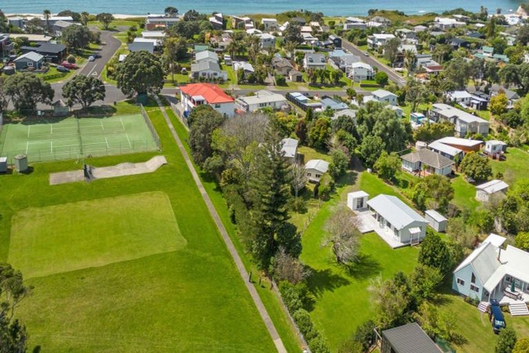 Photo of property in 68 Kon Tiki Road, Whiritoa, Whangamata, 3691