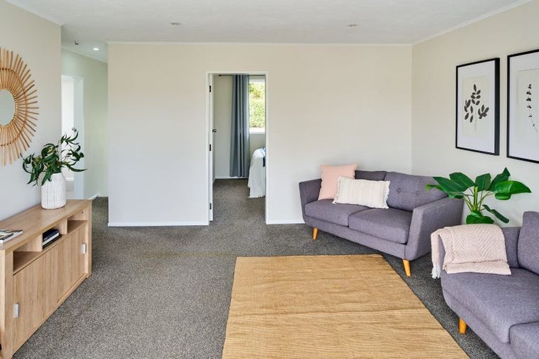 Photo of property in 30 Colchester Crescent, Newlands, Wellington, 6037