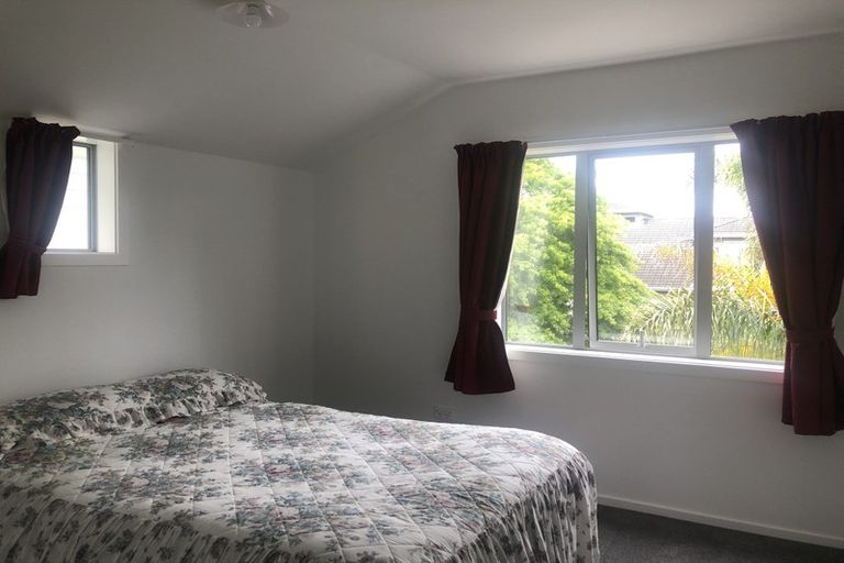 Photo of property in 2/4 John Jennings Drive, Oteha, Auckland, 0632