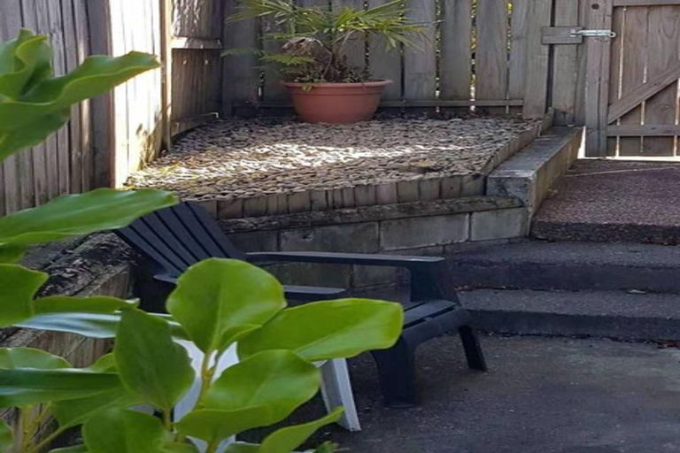 Photo of property in 40 Spence Road, Henderson, Auckland, 0612