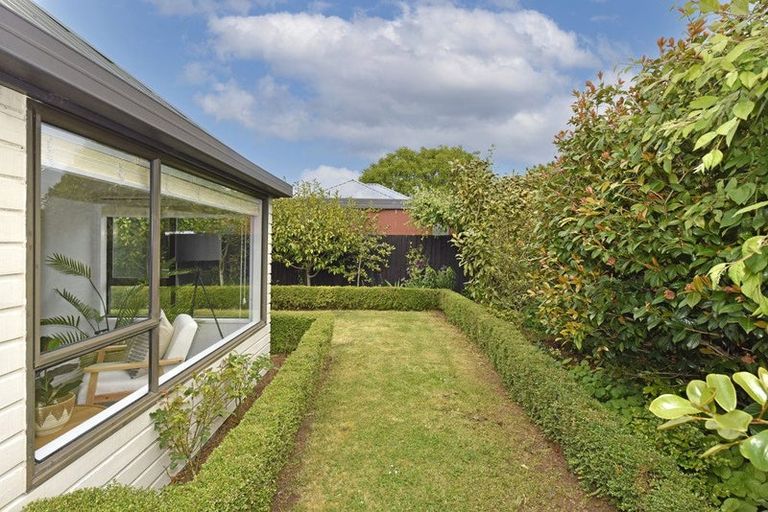 Photo of property in 2/6 Gatonby Place, Avonhead, Christchurch, 8042