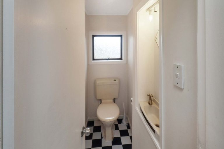 Photo of property in 5 Houghton Bay Road, Houghton Bay, Wellington, 6023