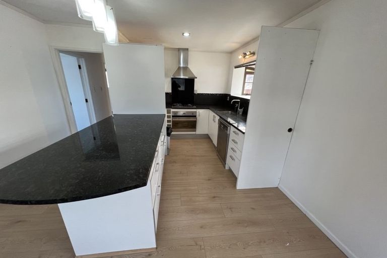 Photo of property in 2/7 Pax Avenue, Forrest Hill, Auckland, 0620