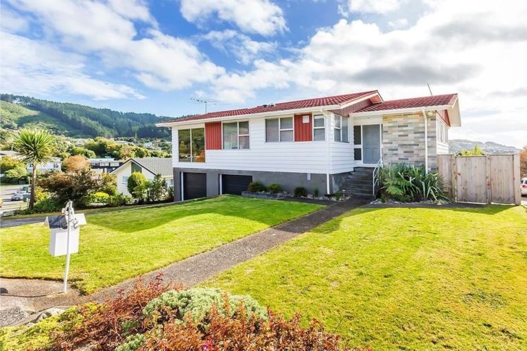 Photo of property in 11 Nuffield Street, Tawa, Wellington, 5028