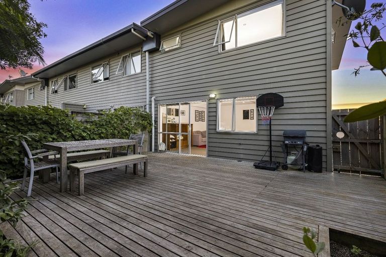Photo of property in 8/45a Swanson Road, Henderson, Auckland, 0610