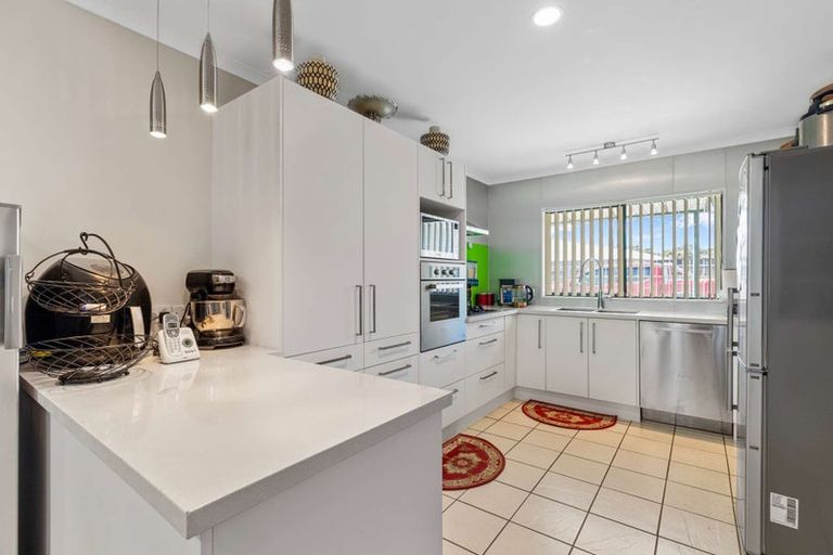 Photo of property in 49d Redoubt Road, Goodwood Heights, Auckland, 2105