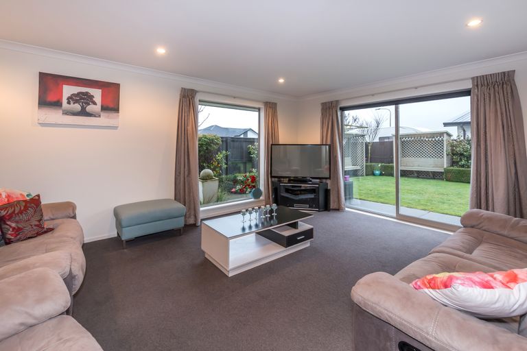 Photo of property in 32 Date Crescent, Aidanfield, Christchurch, 8025