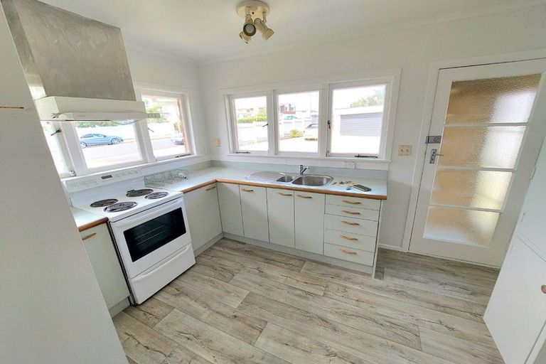 Photo of property in 1/27 Exmouth Road, Northcote, Auckland, 0627