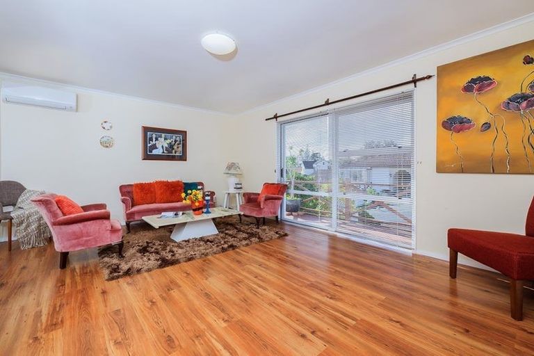 Photo of property in 10/26a Sunnynook Road, Sunnynook, Auckland, 0620