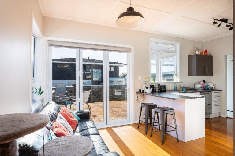 Photo of property in 26 Breakwater Road, Moturoa, New Plymouth, 4310