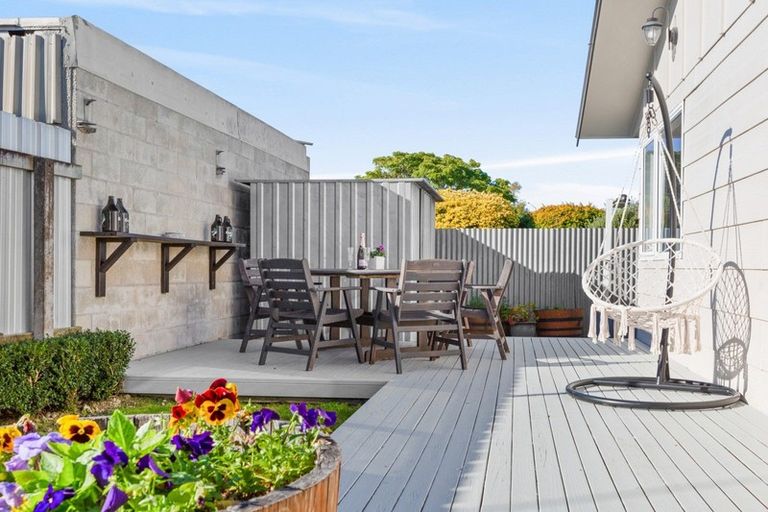 Photo of property in 2/17 Atherfold Crescent, Greenmeadows, Napier, 4112