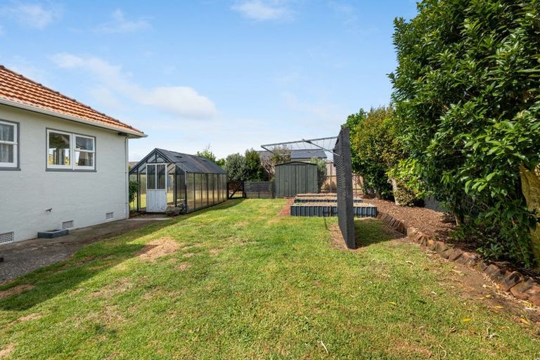Photo of property in 4 Holford Street, Westown, New Plymouth, 4310